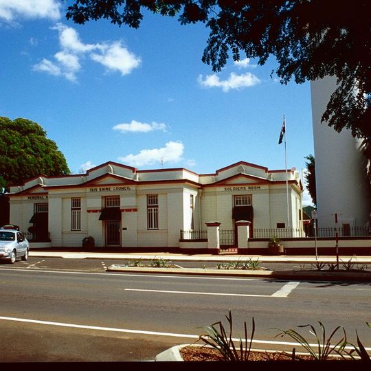 Isis District War Memorial and Shire Council Chambers