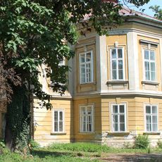 Kaštieľ a park, kaštieľ