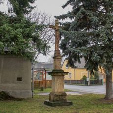 Kříž v Rovensku naproti kapli