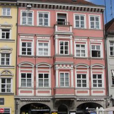 Wohn- und Geschäftshaus