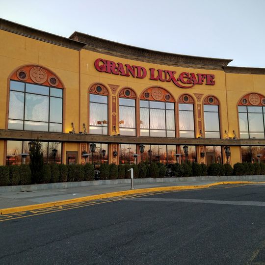 Grand Lux Café