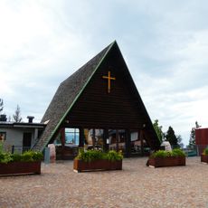 Chiesetta degli sciatori scomparsi in montagna