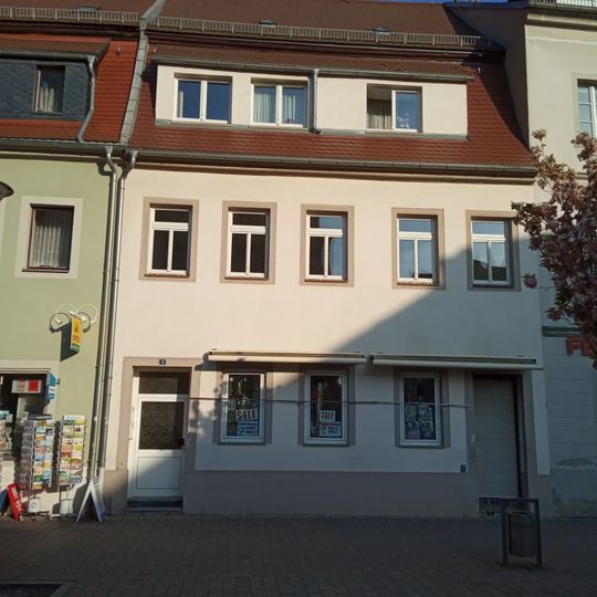 Wohnhaus in geschlossener Bebauung Schloßstraße 4