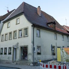 Wohn- und Geschäftshaus