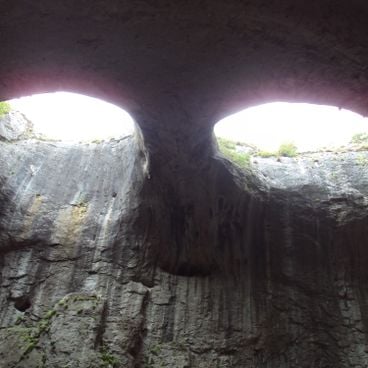 Natuurlijke steenbogen en rotsgaten