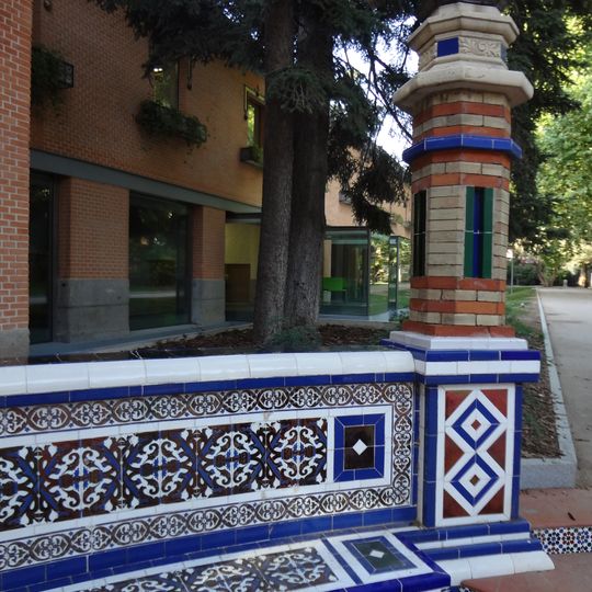 Biblioteca Pública Municipal - Eugenio Trías. Casa de Fieras de El Retiro