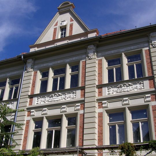 Nájomný dom so záhradou, dom bytový