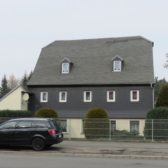 Wohnhaus mit Vorgarten Zwickauer Straße 484
