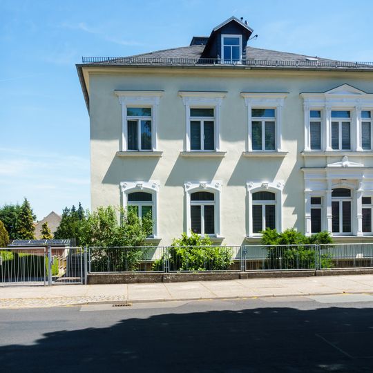 Wohnhaus in offener Bebauung Lutherstraße 24