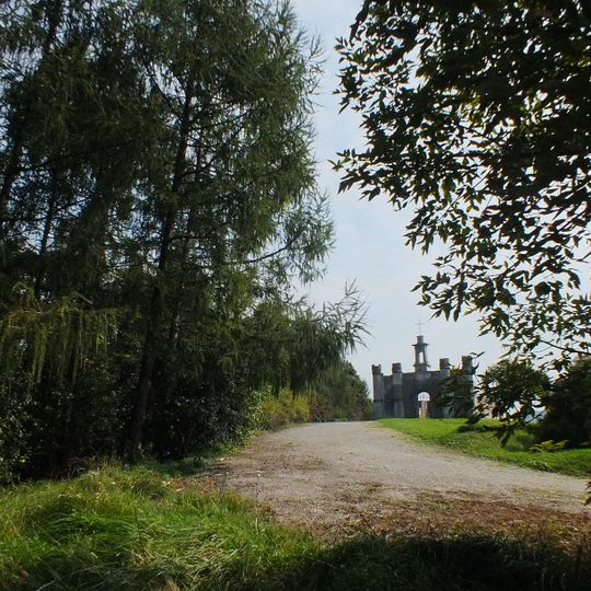 Pozostałości zespołu dworskiego