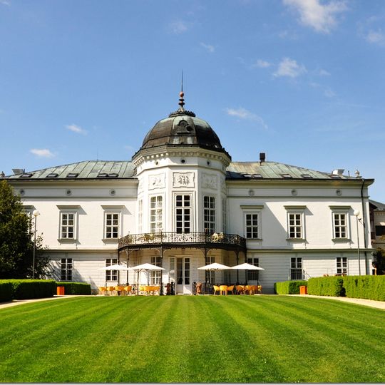 Kaštieľ Pustý Chotár a park, kaštieľ