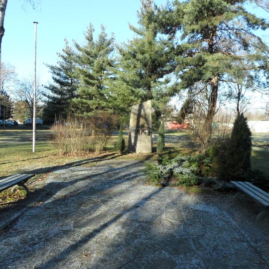 Pomník padlých ve světových válkách na třídě SNP v Hradci Králové