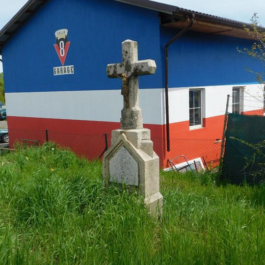 Kříž u silnice na severním okraji Stonařova
