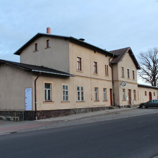 Empfangsgebäude, Güterboden, Lokschuppen, mechanisches Stellwerk Bahnhofstraße 5