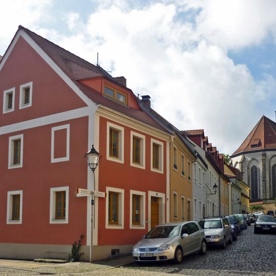 Wohnhaus in geschlossener Bebauung, Eckhaus Große Wallstraße 10