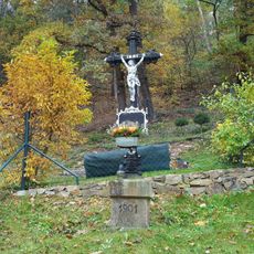 Kříž v Točníku u silnice na Březovou