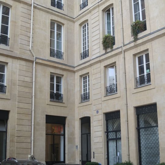 Immeuble, 4 place de Valois, 7 rue des Bons-Enfants
