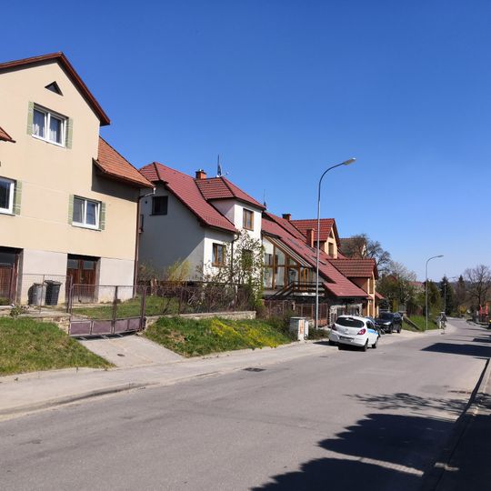 Kříž v Zahradní ulici v Bystřici nad Pernštejnem