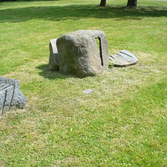 Žulová plastika v parku Bažantnice v Milevsku