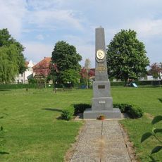 Pomník Jana Krouského na náměstí v Katusicích