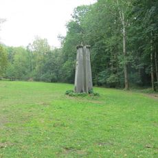 Pomník bývalého německého střeleckého spolku nad domem seniorů ve Sládkově ulici v České Kamenici