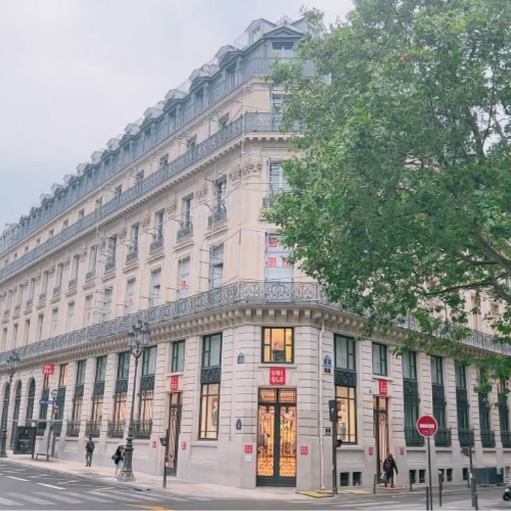 Uniqlo Opera
