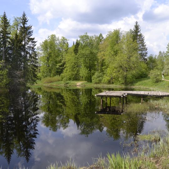 Парк с прудом