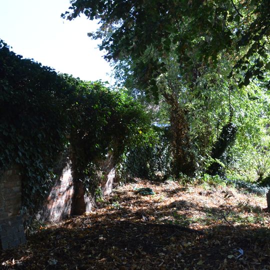 Wall To South East Side Of Graveyard To St Mary's Church