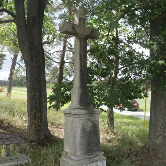 Kříž na křižovatce severně od Kojatína