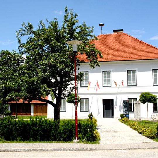 Iuenna-Museum/ehem. Volksschule