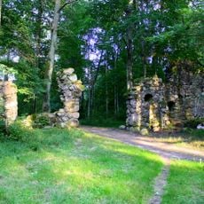 "Velna vārti" un mākslīgās pilsdrupas