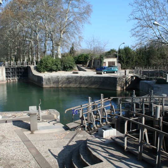 Agde Round Lock