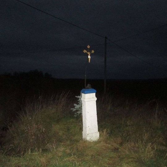 Kříž u Milavčí u zemědělského areálu