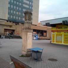 Památník nedaleko magistrátu v Chomutově