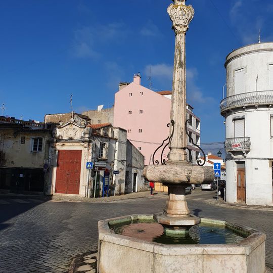 Chafariz na Rua Cinco de Outubro