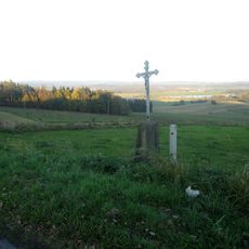 Kříž jižně od Chloumku u křižovatky