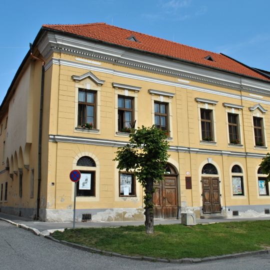 Mestský palác, býv. ľudová škola