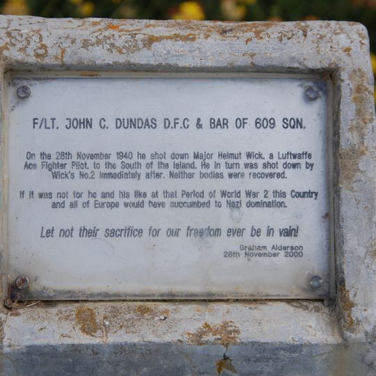 Flt Lt J. C. Dundas Memorial, Freshwater Bay