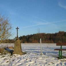 Kříž jižně od Holostřev
