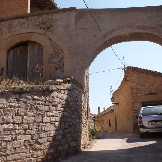 Pas cobert i arc de pas al carrer del Forn