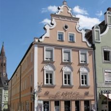 Wohn- und Geschäftshaus