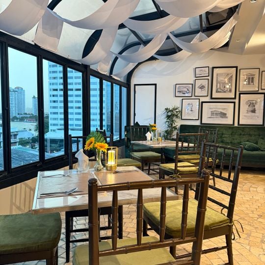 Top Knot Rooftop Bar & Restaurant