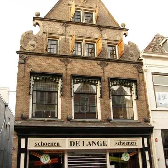 Gerenoveerd pand met oudere bouwresten