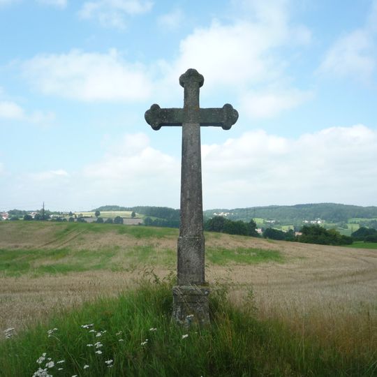 Kříž západně od Hněvanic