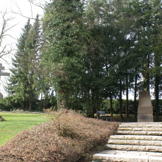 Kriegsgräberstätte Höcklingser Weg