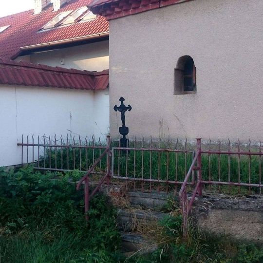 Kříž u kaple v Nové Vsi