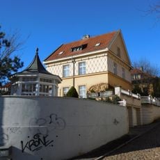 Villa at Bratří Čapků 32