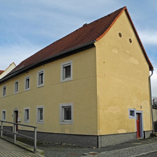 Wohnhaus in offener Bebauung Burgstraße 18