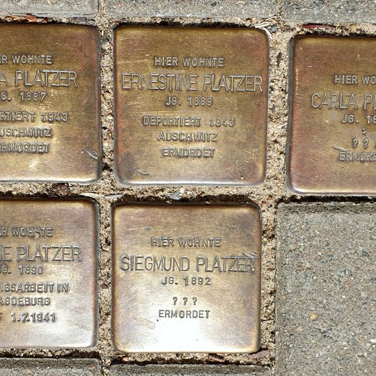 Stolperstein em memória de Karla Platzer
