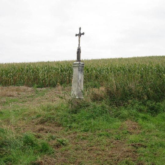 Kříž na okraji pole jižně od Tlumačova